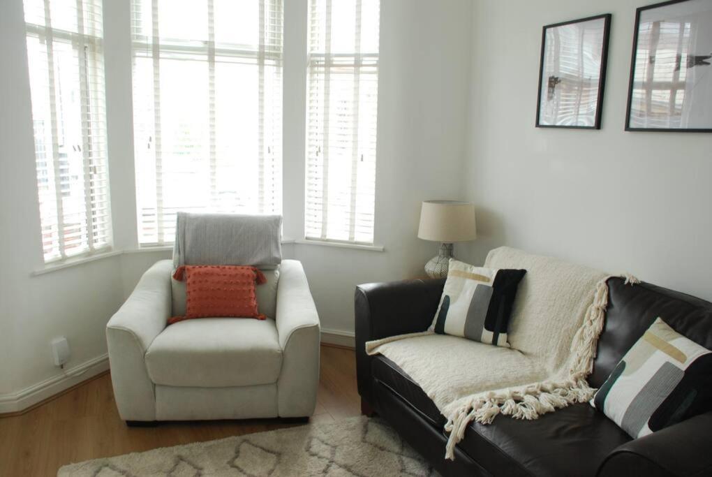 Villa Entire House, Waterloo, Free Street Parking Esterno foto