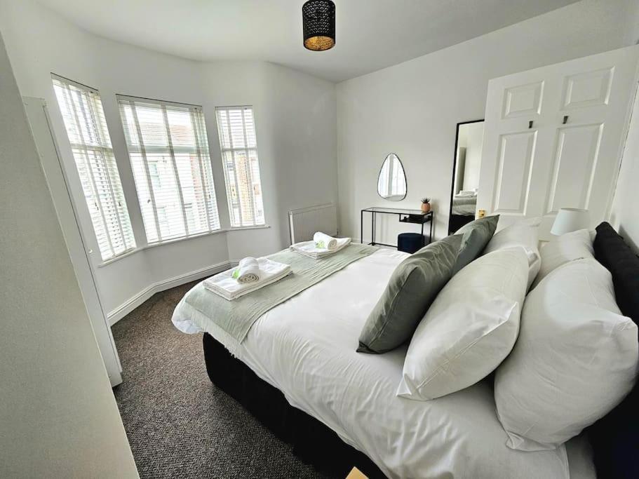 Villa Entire House, Waterloo, Free Street Parking Esterno foto